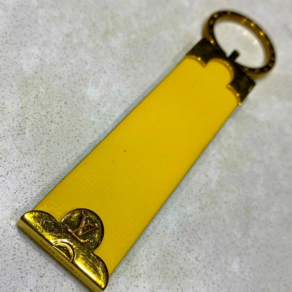 LOUIS VUITTON VINTAGE KEY RING TAB PATENT LEATHER YELLOW GOLD TONE UNISEX ⭐️⭐️⭐️ - Picture 11 of 11